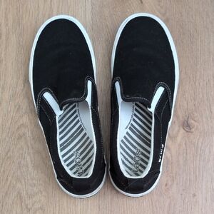 Taos Rubber Soul Black Slip-On Women's Canvas Shoes